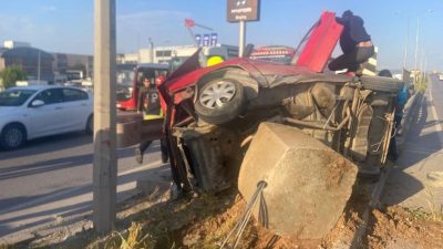 Balıkesir’in Bandırma ilçesinde meydana gelen tek taraflı trafik kazasında araç