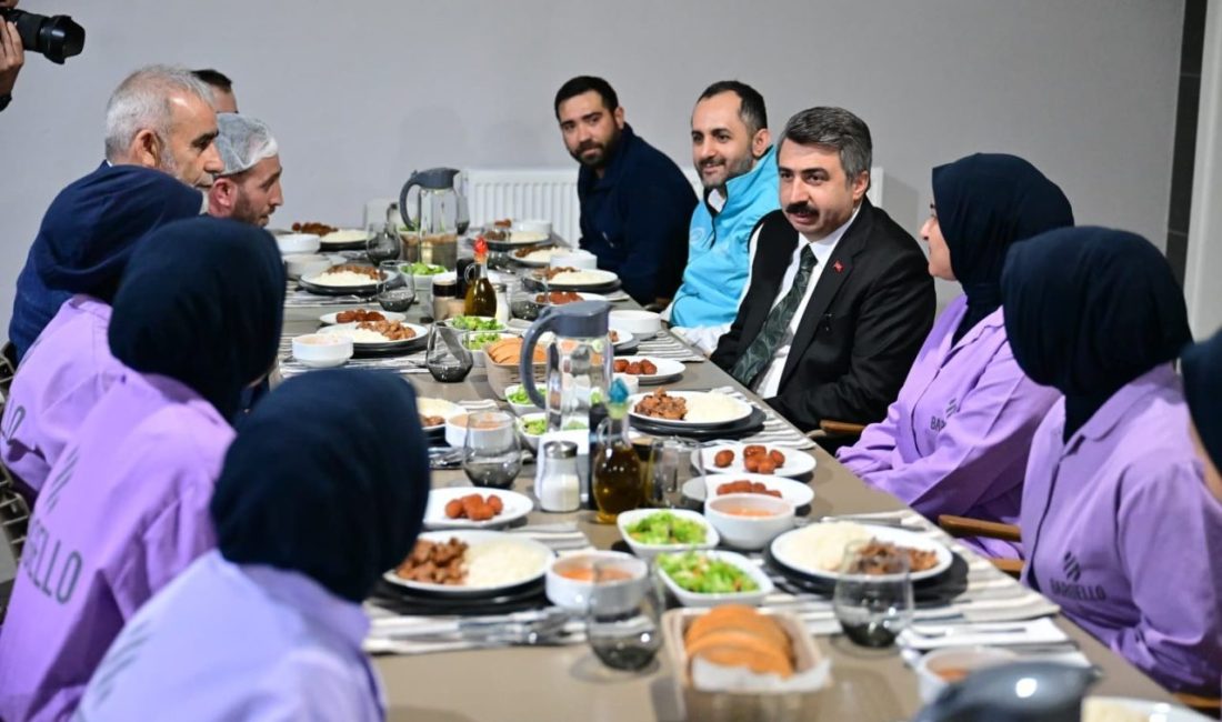 Bursa’da Yıldırım Belediye Başkanı Oktay Yılmaz, 1 Mayıs Emek ve