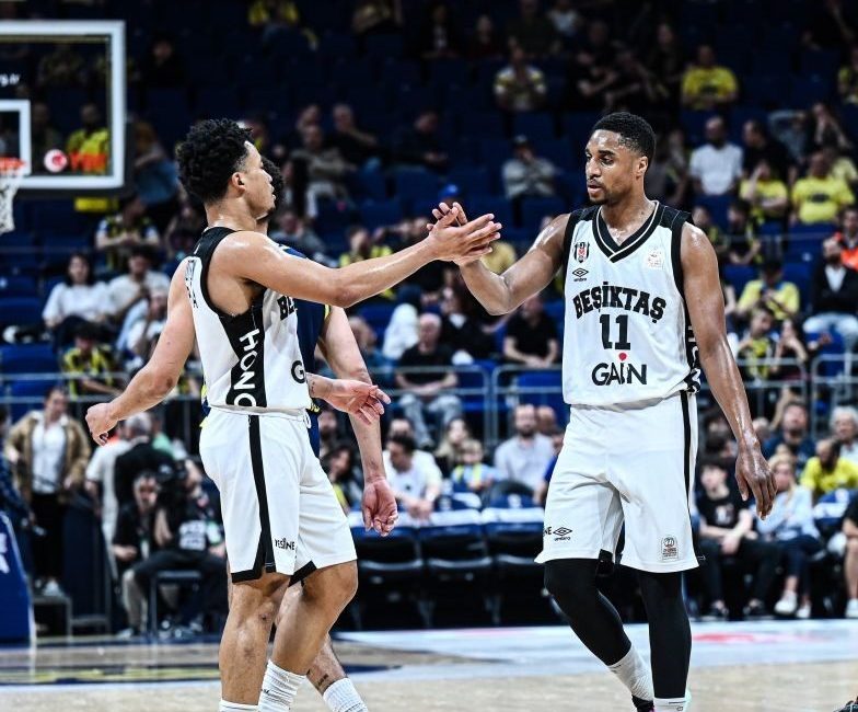 Türkiye Sigorta Basketbol Süper Ligi 29. hafta erteleme maçında Fenerbahçe,