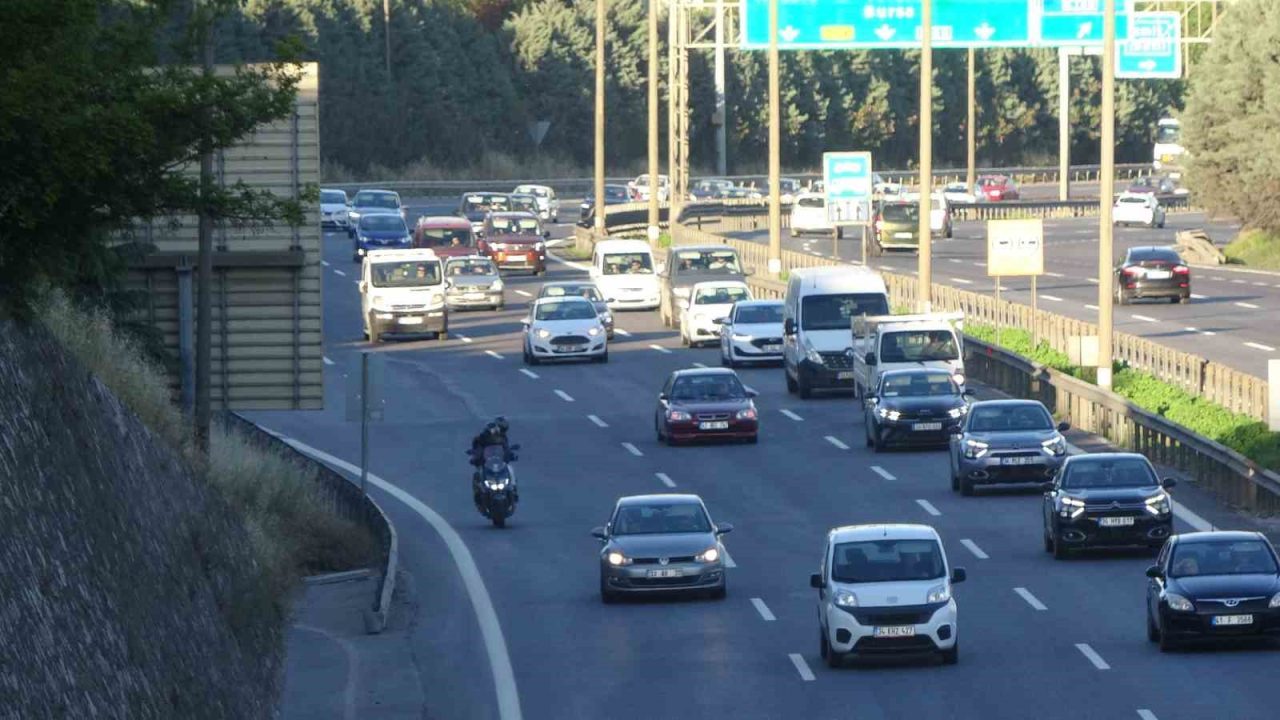 Kurban Bayramı’nın üçüncü gününde dönüş yoğunluğu başladı. Pazartesi günü mesaiye