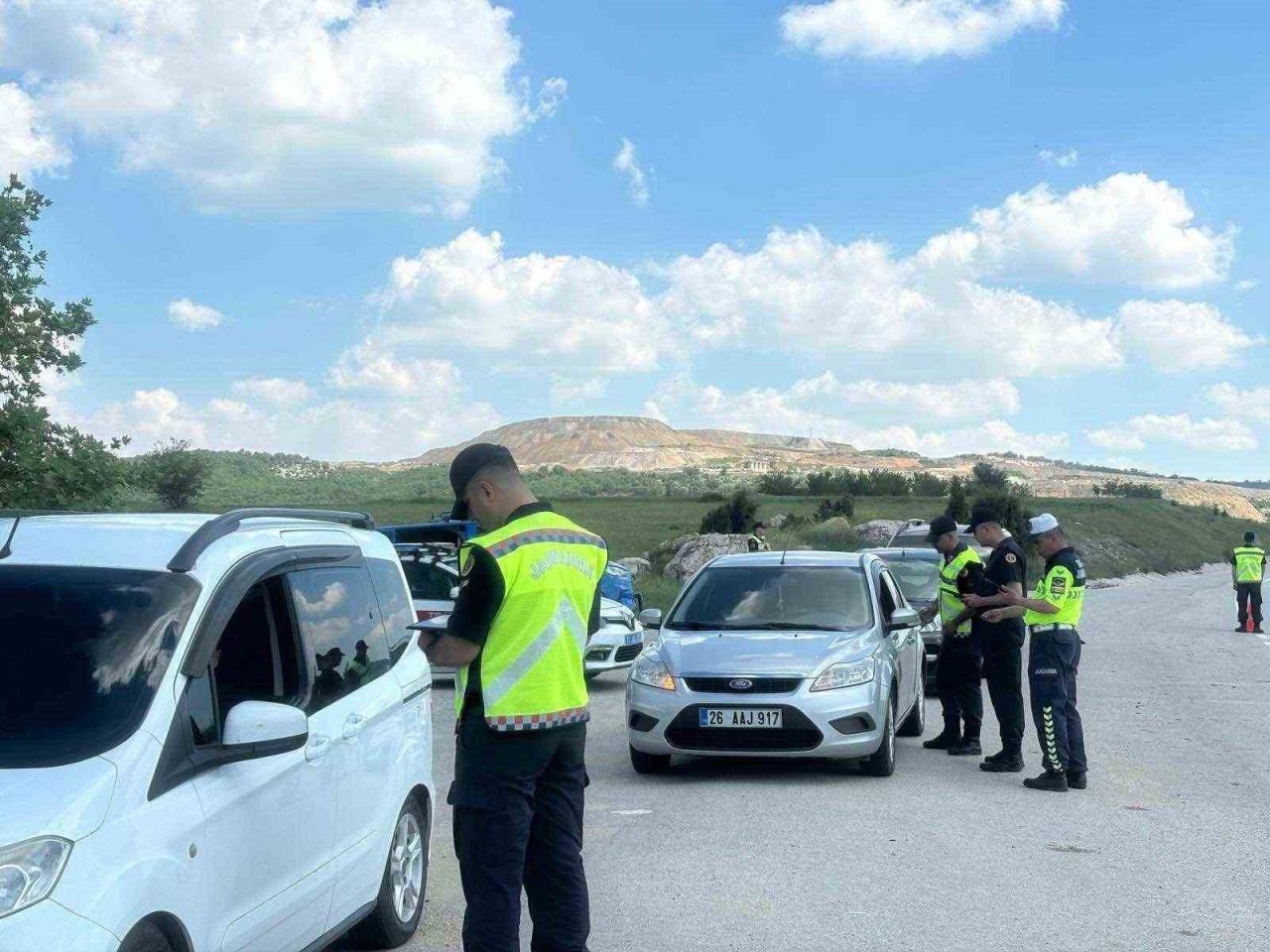 Bilecik’in Söğüt ilçesinde Kurban Bayramı tedbirleri kapsamında jandarma ekiplerince gerçekleştirilen