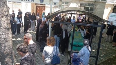 Bursa’nın Nilüfer ilçesinde bayram temizliği yaptığı sırada cam silerken binanın