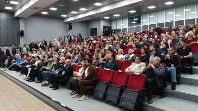 Gömeç İlçesinde düzenlenen bahara merhaba konseri yüzlerce sanatseveri buluşturdu. Zeki
