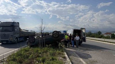 Bursa’nın İznik ilçesinde meydana gelen trafik kazasında kontrolden çıkan otomobil