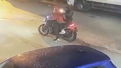 Tekirdağ’ın Kapaklı ilçesinde motosikletle gelerek işletmeye ateş açan iki şahıs,