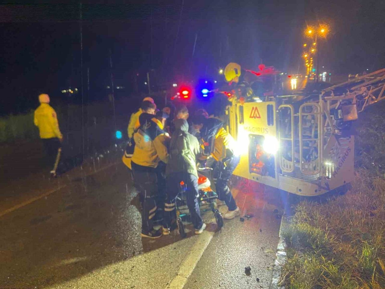 Balıkesir’de İzmir seferini yapan yolcu otobüsünün devrilmesi sonucu yaşanan kazada