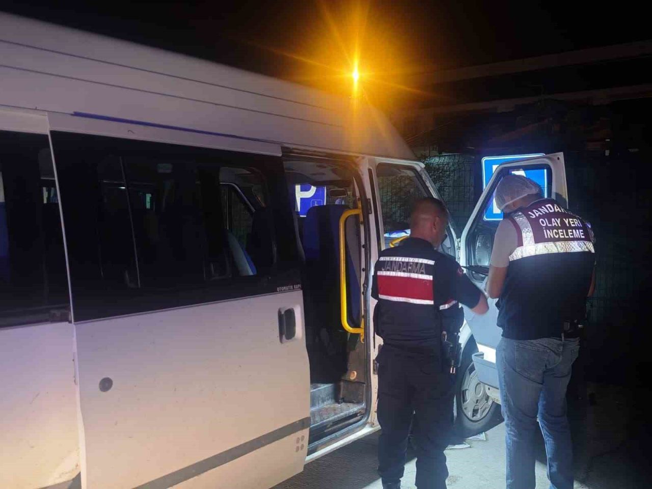 Sakarya’nın Akyazı ilçesinde minibüs içinde silahla vurulan 2 kişi, tedavilerinin