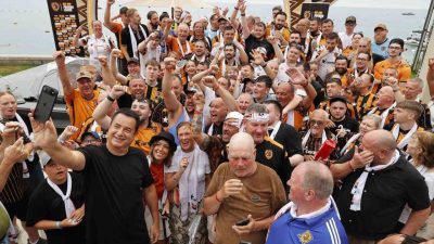 Acun Ilıcalı’nın sahibi olduğu Hull City’nin Premier Lig’e yükselme sevincini