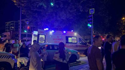 Bursa’da aileler arasında çıkan kavga büyüdü. Bıçakların çekildiği kavgada, 1’i