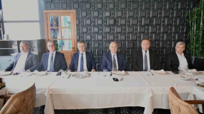 AK Parti Çanakkale Milletvekili Ayhan Gider, Gelibolu’da ilçe başkanlarıyla yaptığı
