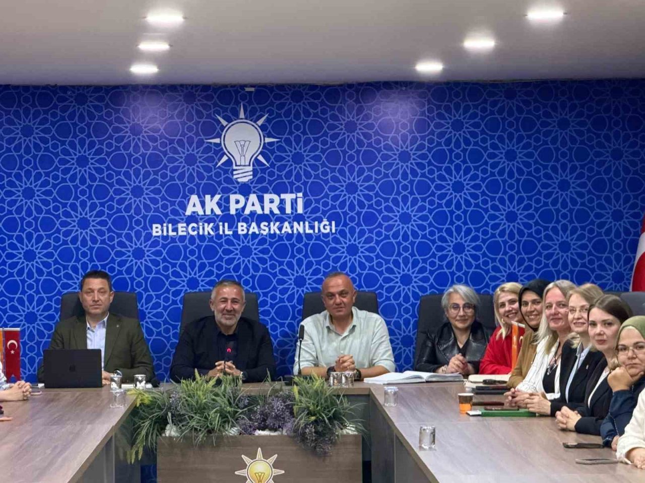 AK Parti Bilecik Haftalık Olağan İl Yönetim Kurulu Toplantısı’nda yol