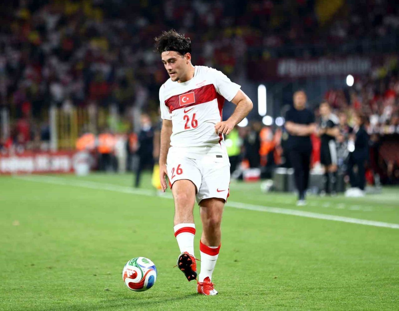 A Milli Futbol Takımı’nda kaleci Muhammed Şengezer ile Aral Şimşir,