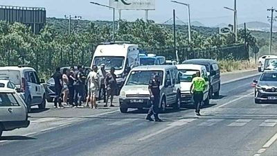 Balıkesir’in Ayvalık ilçesinde, Kozak mevkiine yönelen kavşakta meydana gelen trafik