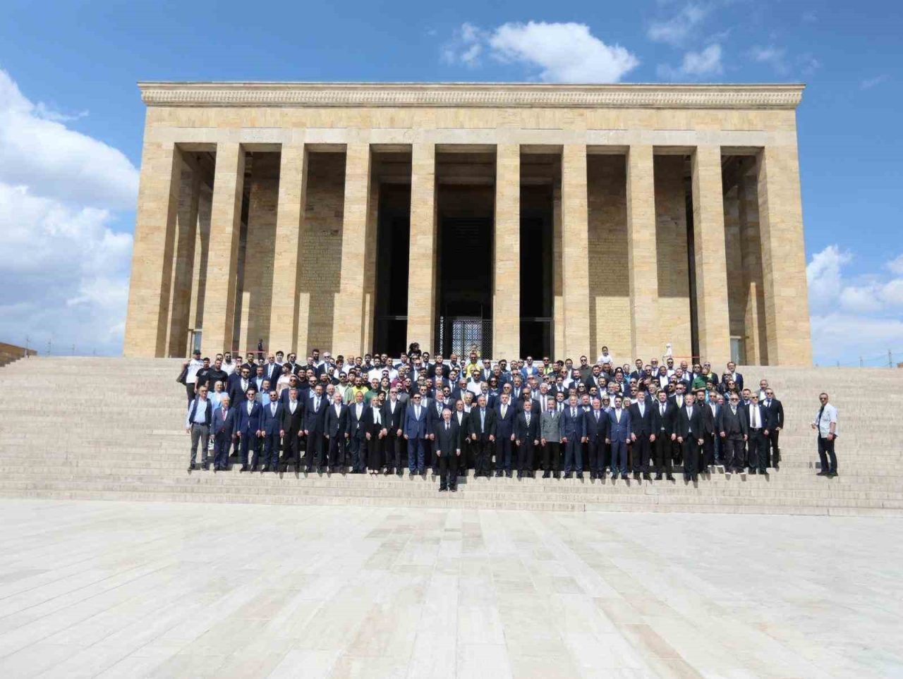 Fenerbahçe Başkan Adayı Aziz Yıldırım ve yönetim kurulu üyeleri Anıtkabir’i