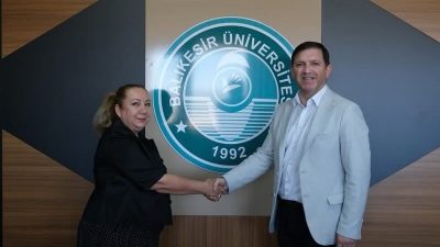 Balıkesir Üniversitesi Tıp Fakültesinde Dekanlık devir teslim töreni gerçekleştirildi. Dekan