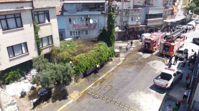 Balıkesir’in Altıeylül ilçesinde bir evin bahçesindeki çardakta başlayan yangın paniğe