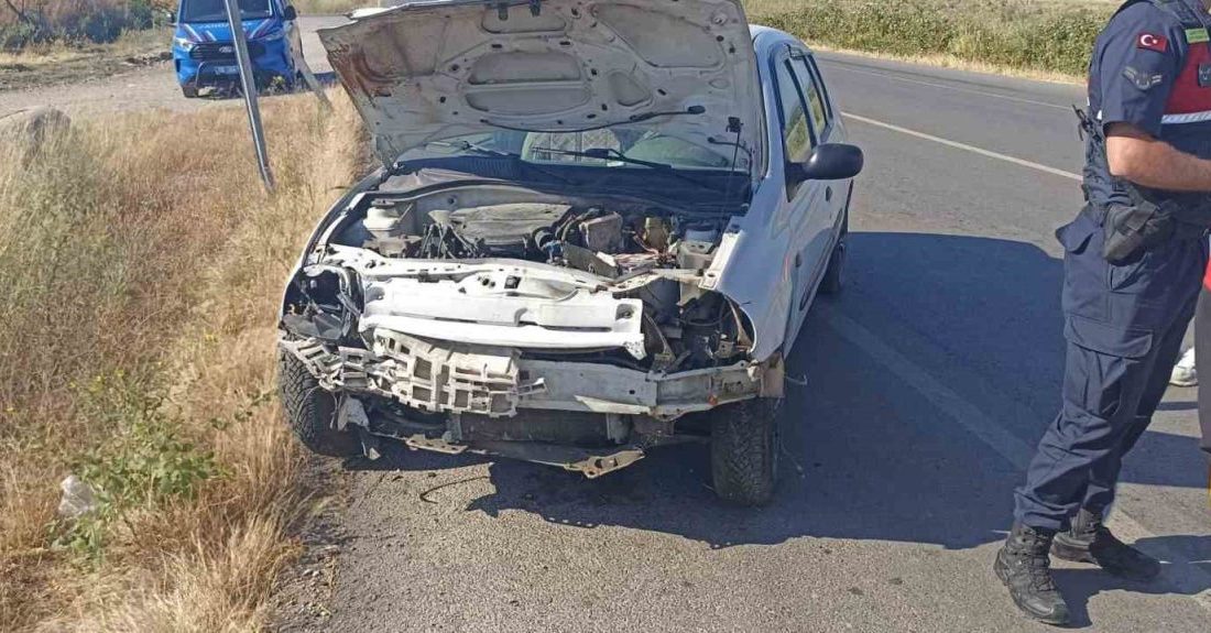 Balıkesir’in Savaştepe ilçesinde meydana gelen çift taraflı trafik kazasında 1’i
