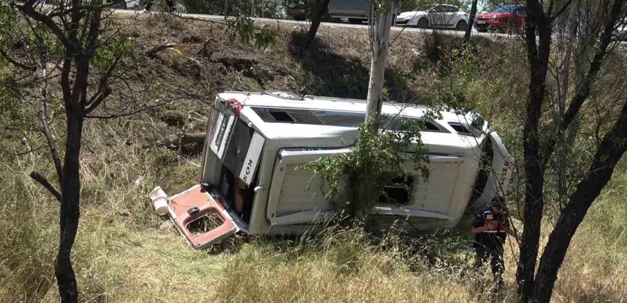 Balıkesir’de yolcu minibüsü ile otomobil kaza yaptı. Kepsut yolunda feci