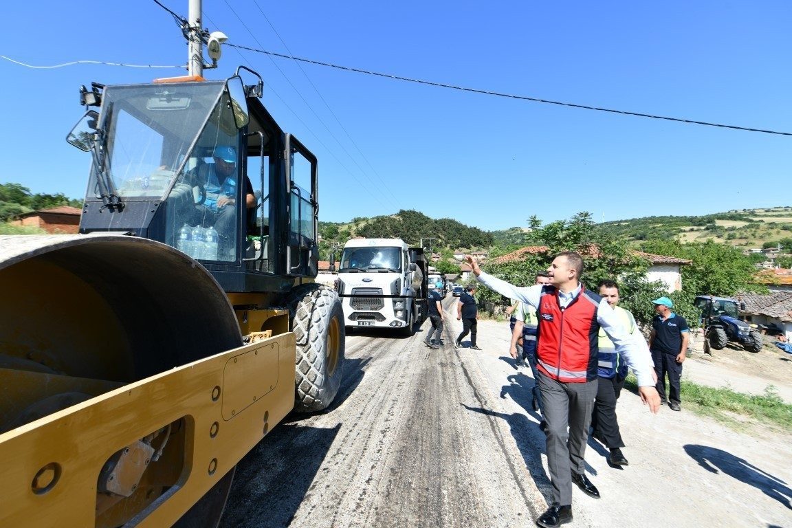 Balıkesir Büyükşehir Belediye Başkanı Ahmet Akın, Susurluk-Ömerköy arasındaki 2 bin
