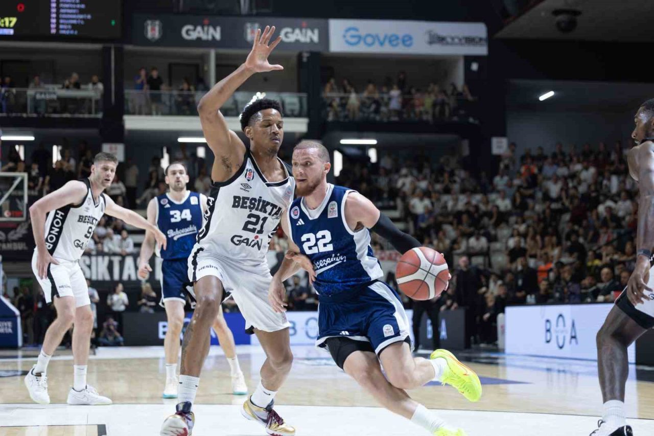 Türkiye Sigorta Basketbol Süper Ligi play-off yarı final serisi ilk