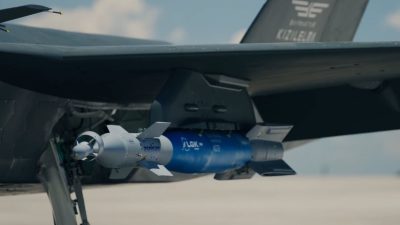 TOYGUN Elektro-Optik Hedefleme Sistemi ile havalanan Bayraktar KIZILELMA, ASELSAN ve