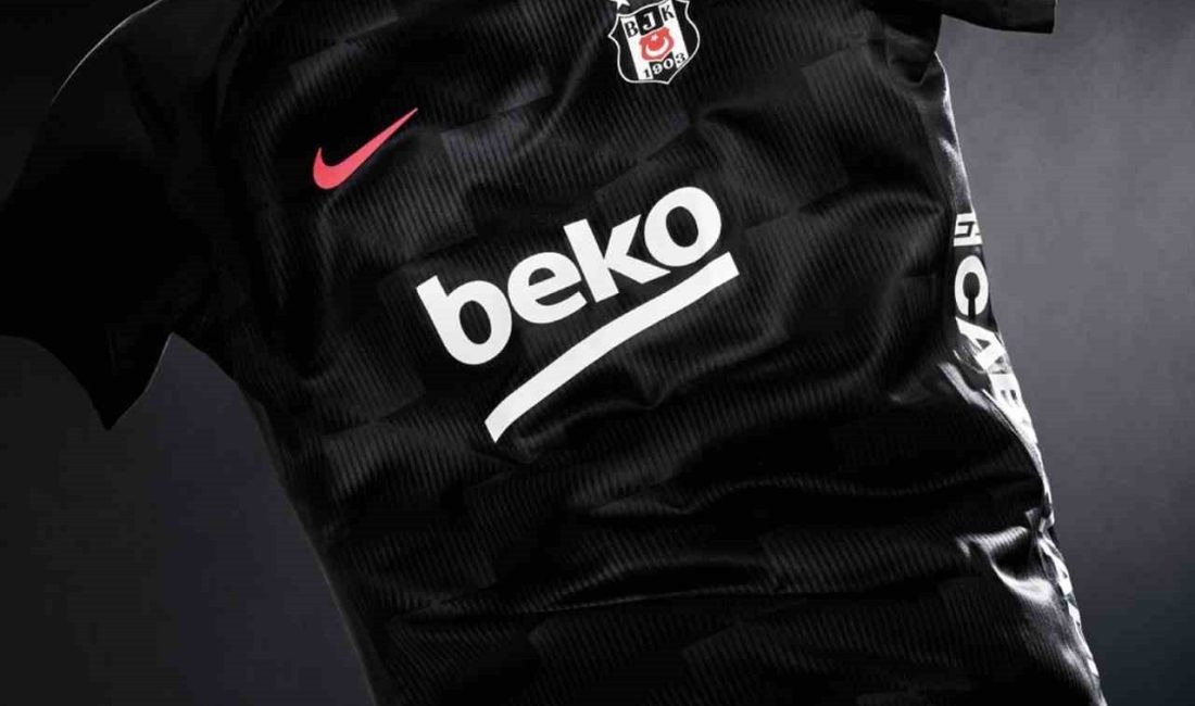 Beşiktaş, yeni sezon formalarını Tüpraş Stadyumu’nda düzenlediği lansmanla tanıttı. Beşiktaş,