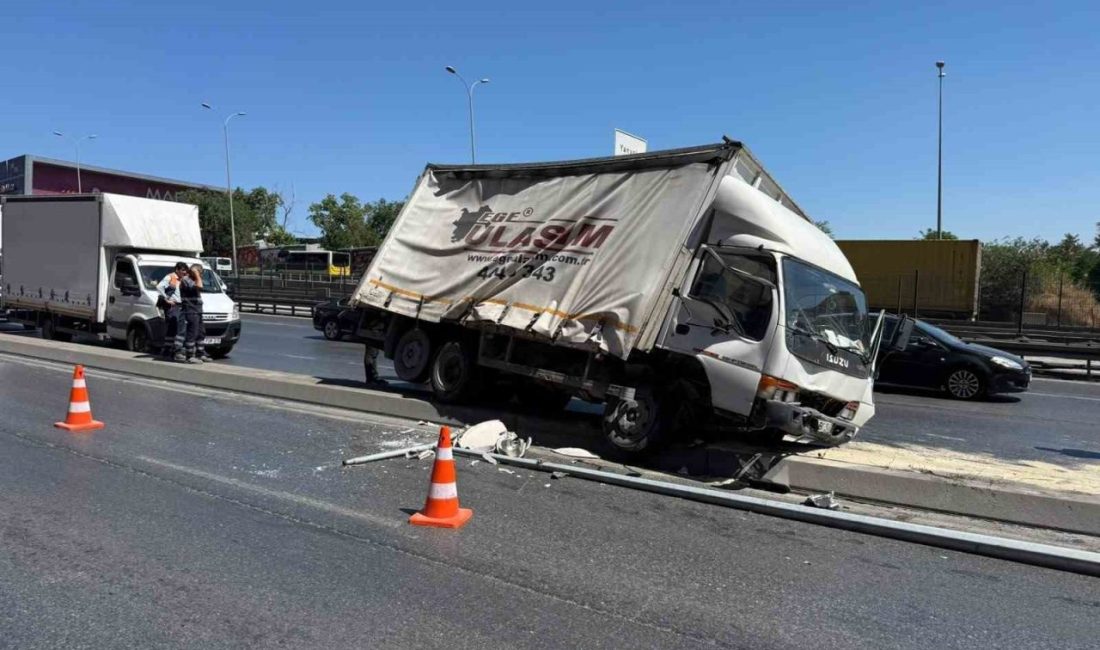 İstanbul Beylikdüzü ilçesi E-5’te iddiaya göre seyir halindeki kamyonetin freni