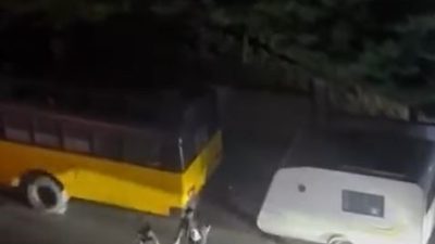 Beylikdüzü’nde yol kavgasında bir kişinin çocuğunun gözü önünde darp edilip
