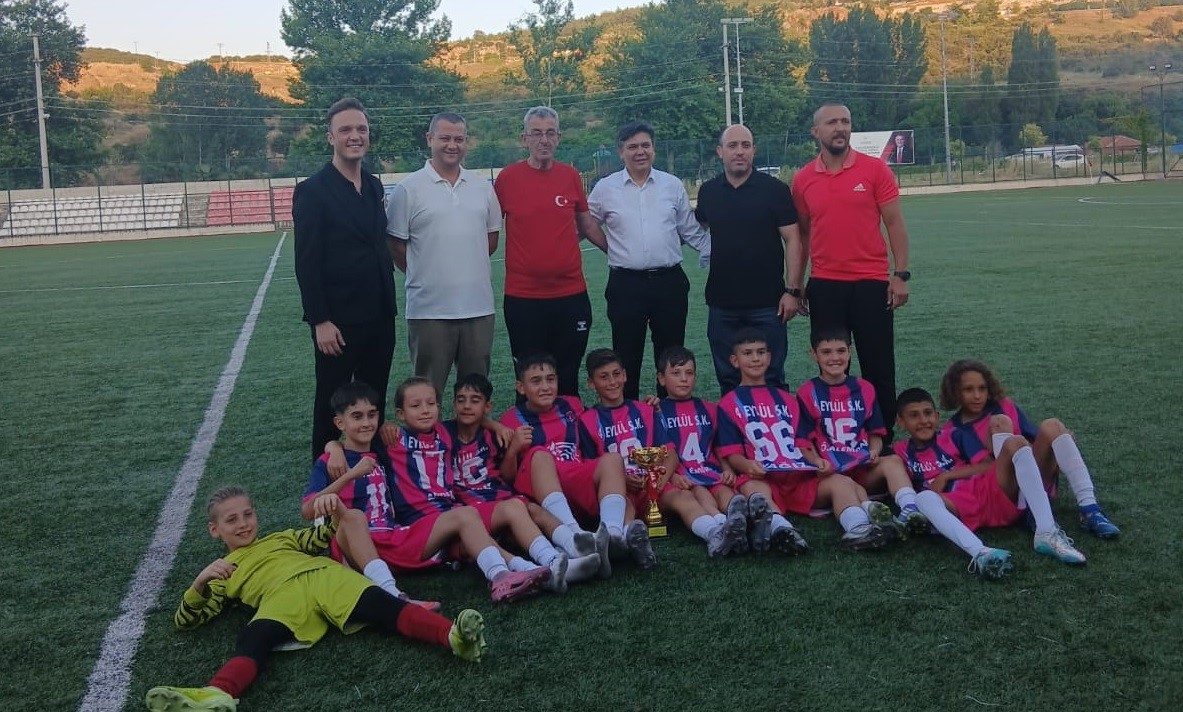 Bilecik U11 Gençler Ligi şampiyonluğunu belirlendiği maçta rakibini 5-0 yenen
