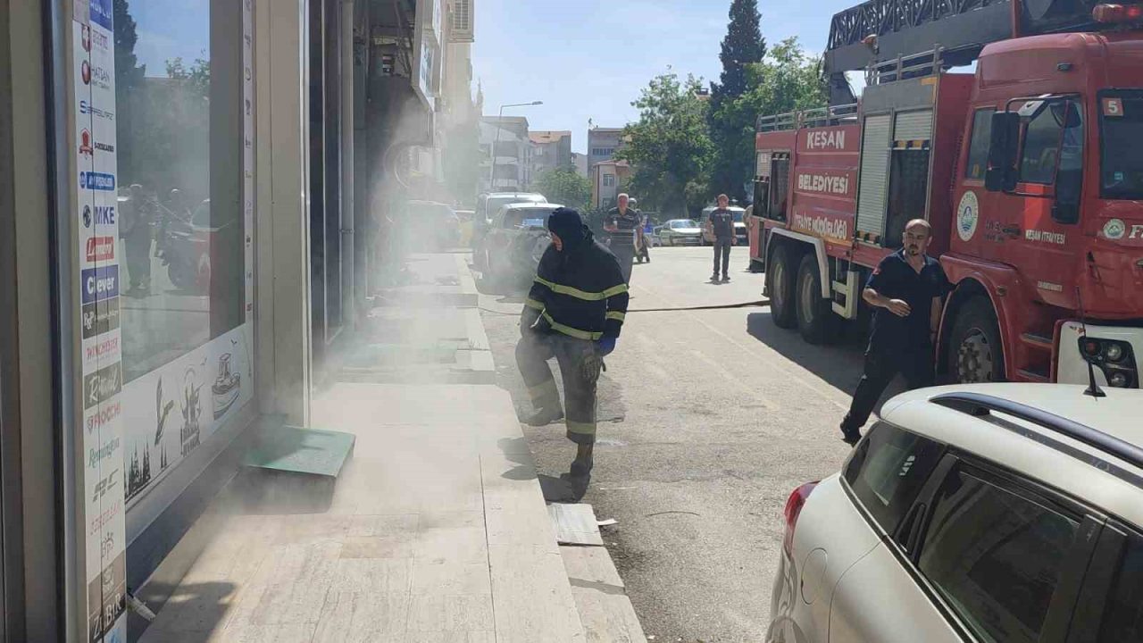 Edirne’nin Keşan ilçesinde bir apartmanın bodrum katındaki saunada çıkan yangında