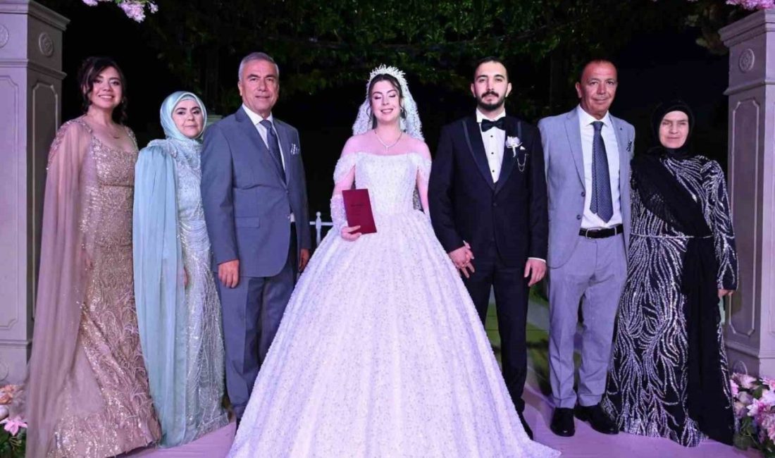 Burhaniye İlçe Emniyet Müdürü Faik Karabaş’ın eczacı kızı Eylül Karabaş,