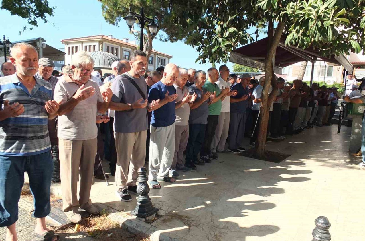 Balıkesir’in Burhaniye ilçesinde, uzun yıllardır gazetecilik yapan Şenol Torlak hayatını