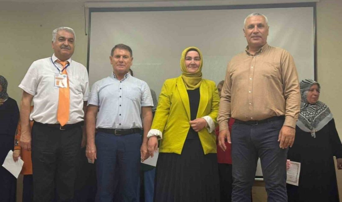 Burhaniye ilçesinde, Hayat Boyu Öğrenme Haftası kutlamaları kapsamında Okuma Yazma