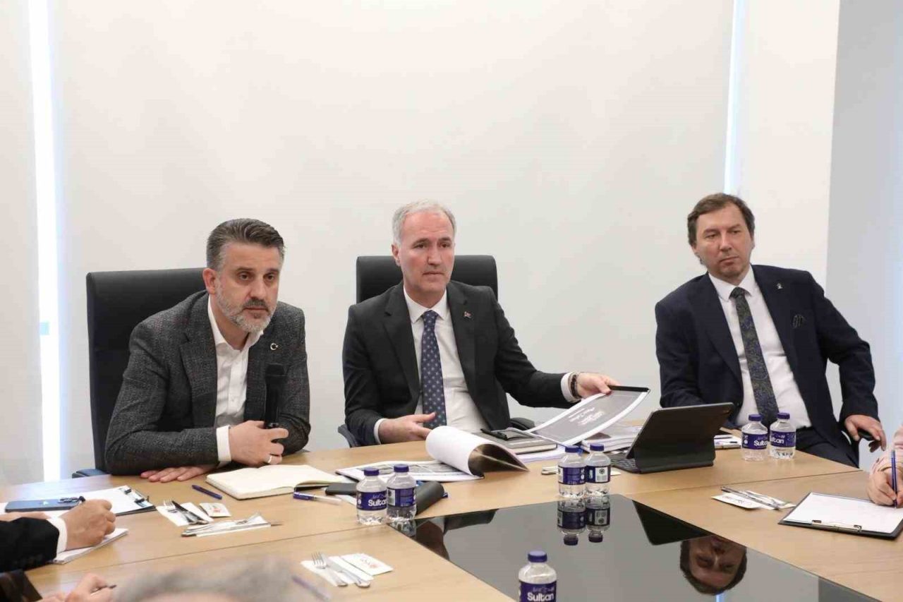 Bursa Büyükşehir Belediyesi Başkan Vekili Şahin Biba, Büyükşehir Belediyesi yöneticileriyle