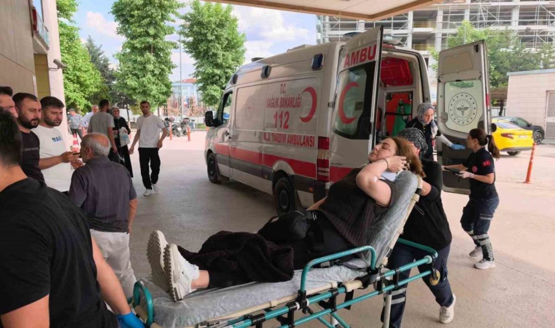 Bursa’nın İnegöl ilçesinde otomobil ile özel halk otobüsünün çarpıştığı kazada