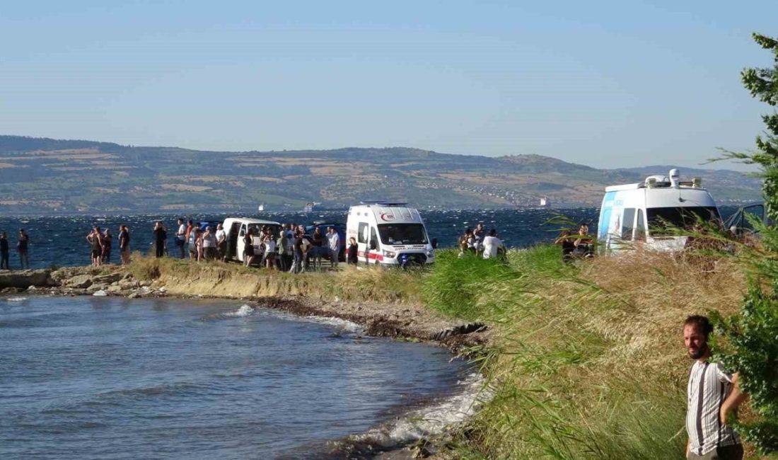 Çanakkale’de denizde kaybolan 14 yaşındaki çocuk için arama çalışması başlatıldı.