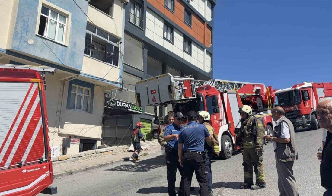 İstanbul’un Arnavutköy ilçesinde dört katlı bir binanın çatı katında çıkan