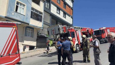 İstanbul’un Arnavutköy ilçesinde dört katlı bir binanın çatı katında çıkan