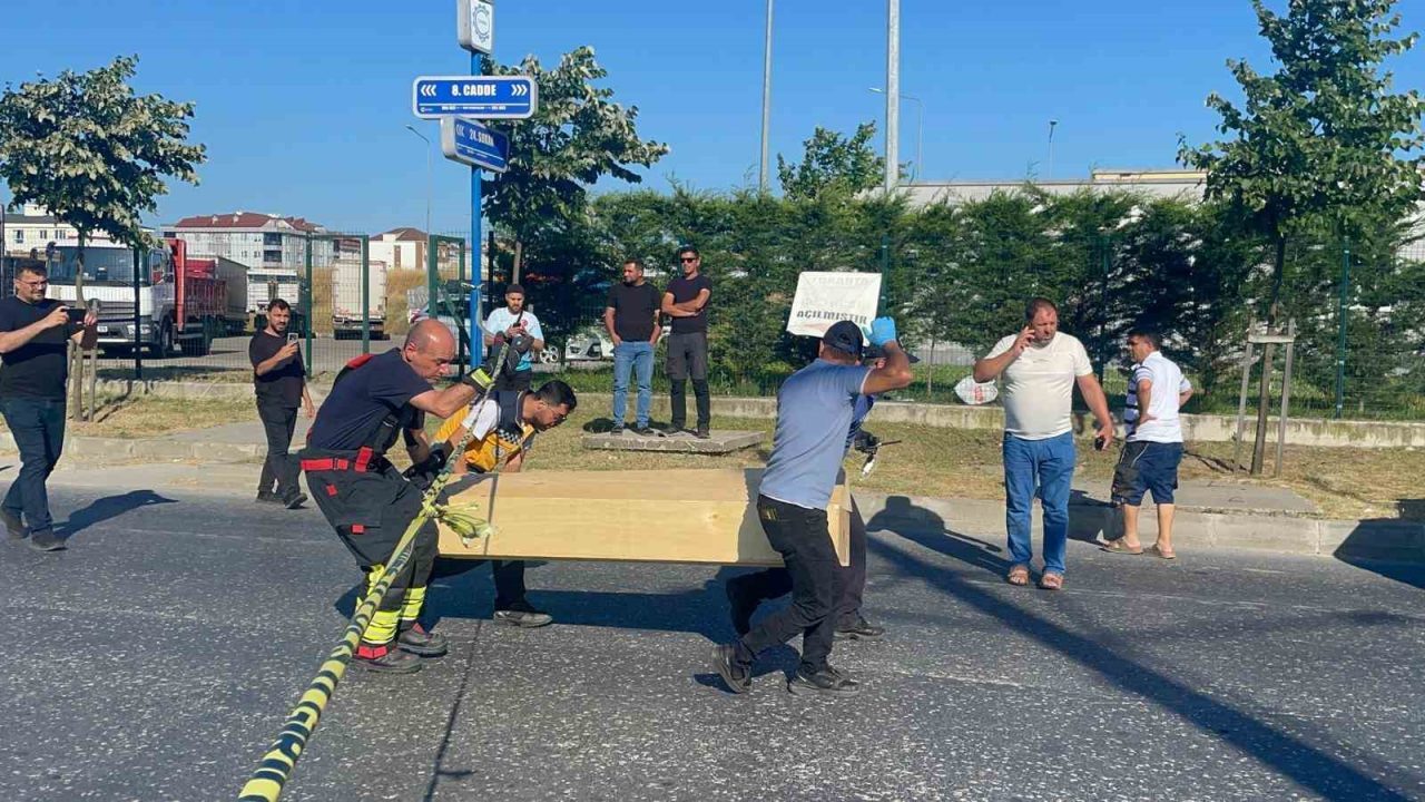 Tekirdağ’ın Çerkezköy ilçesinde otomobil ile elektrikli motosikletin çarpıştığı trafik kazasında