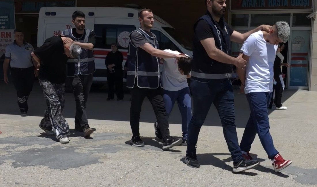 Bursa’nın İnegöl ilçesinde çocuk parkında bulunan gençlere yönelik gerçekleştirilen ve