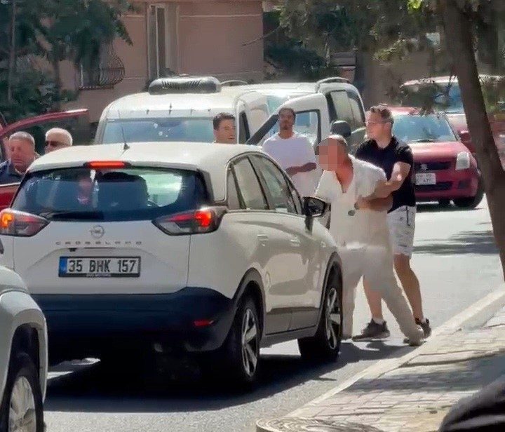 Tekirdağ’ın Çorlu ilçesinde trafikte sürücüler arasında çıkan yol verme kavgası,