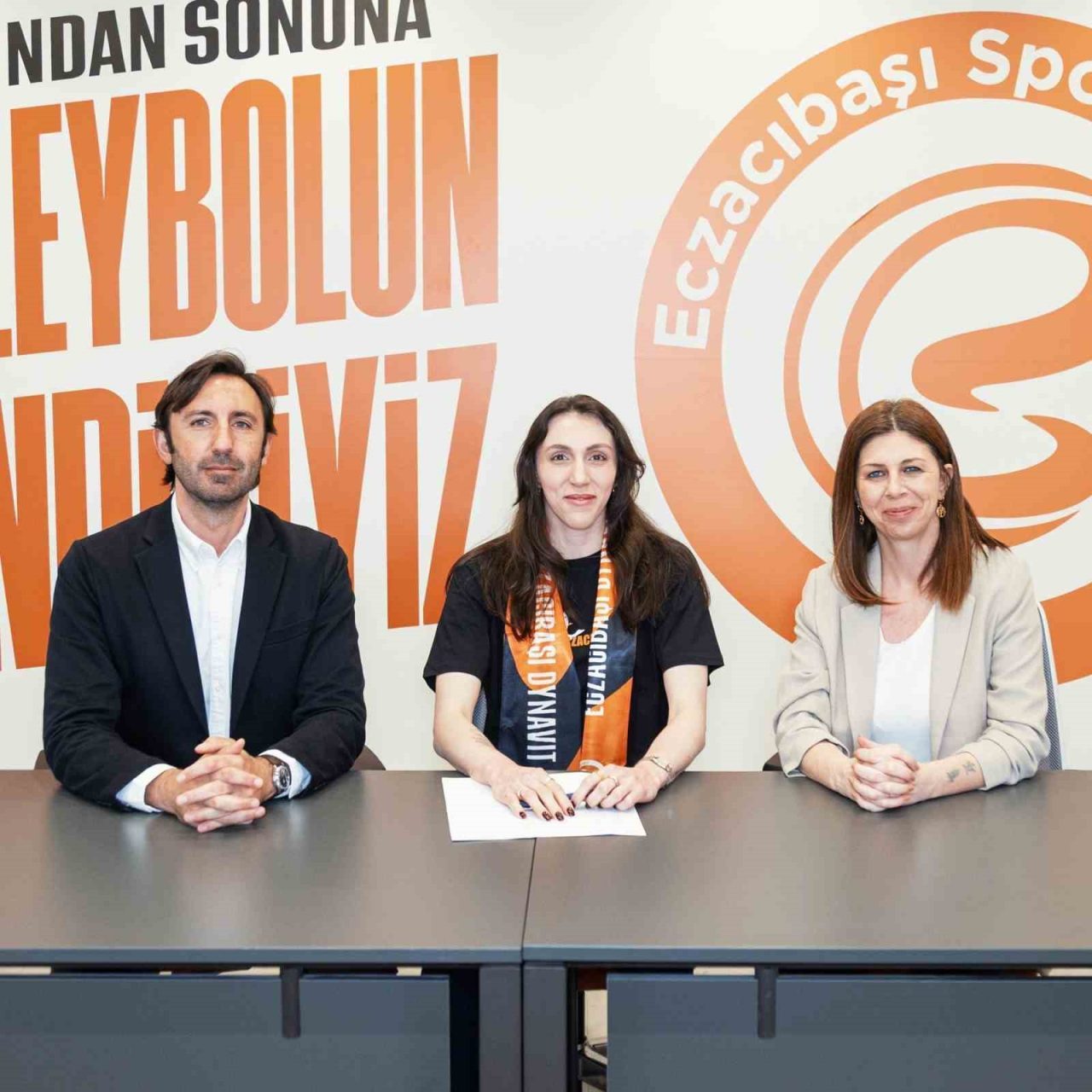Eczacıbaşı Dynavit, milli oyuncu Aslı Kalaç’ı renklerine bağladı. Eczacıbaşı Dynavit,