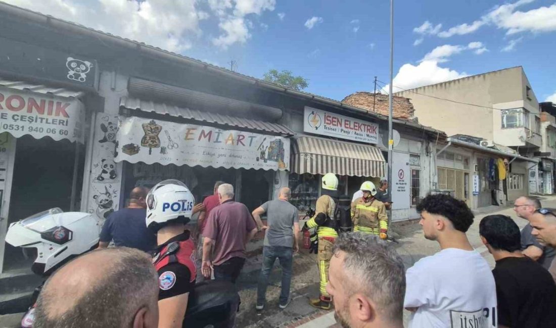 Edirne’de bir iş yerinde çıkan yangını, vatandaşlar hortum ve kovalarla