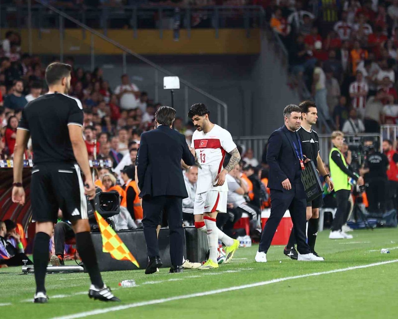 Milli futbolcu Eren Elmalı, Kuzey Makedonya maçında yaşadığı sakatlıktan dolayı