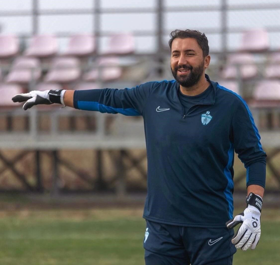 Malta ekibi Santa Lucia FC, kalesini Türk kaleci antrenörü Erhan