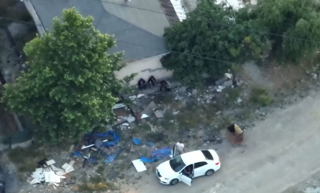 İstanbul’un Esenyurt ilçesinde uyuşturucu ticareti yapan 3 şahıs, polis ekiplerince