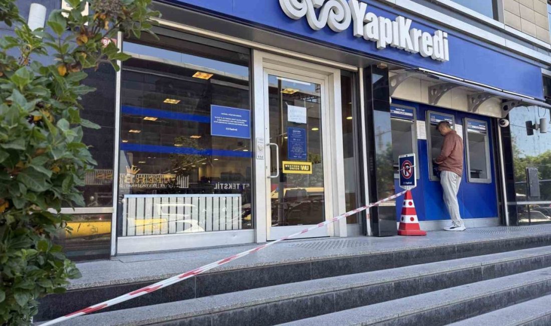 İstanbul Esenyurt’ta bulunan Yapı Kredi Bankası şubesi, kimliği belirsiz kişilerce