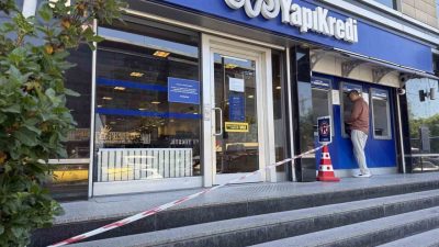 İstanbul Esenyurt’ta bulunan Yapı Kredi Bankası şubesi, kimliği belirsiz kişilerce
