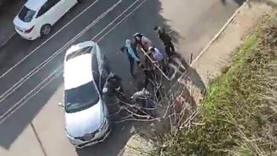 Kocaeli’nin Gölcük ilçesinde eski eşini sokak ortasında 15 yerinden bıçaklayan