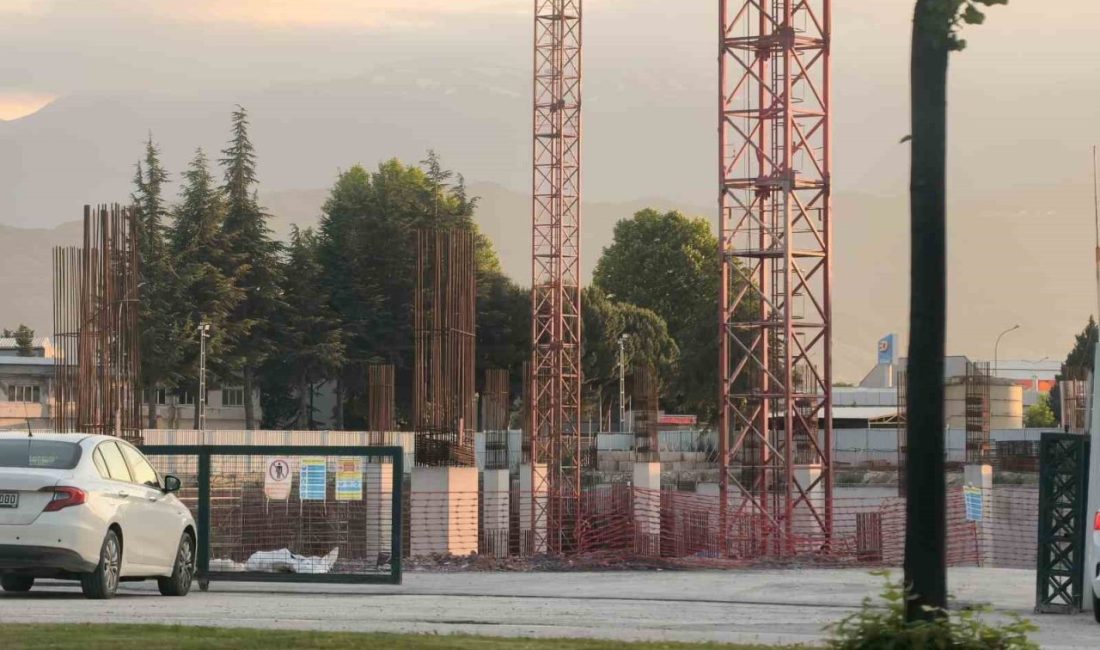 Bursa’nın İnegöl ilçesinde yapımı devam eden fabrika inşaatında meydana gelen
